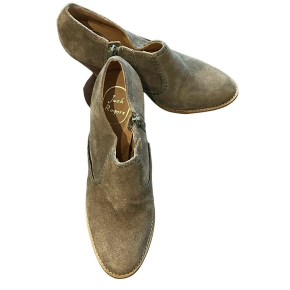Jack Rogers Kyle Evergreen Suede Booties Heel Ankle Boots Side Zipper Size 7.5 - Picture 1 of 8